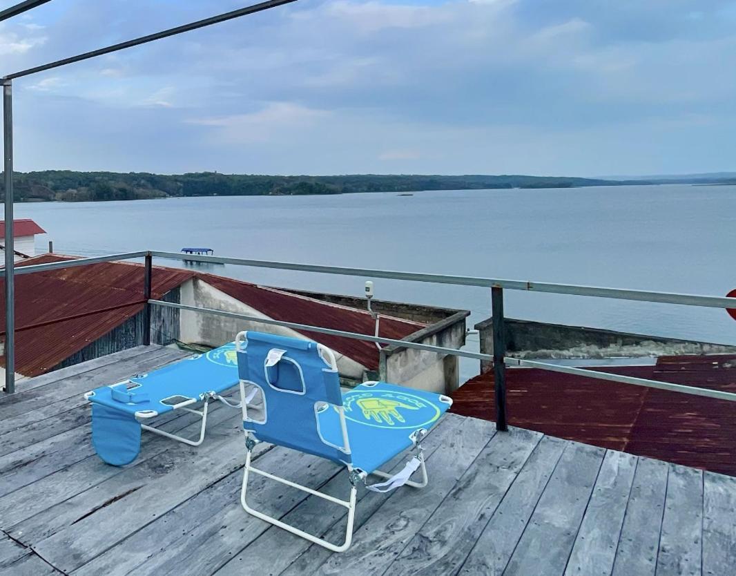 Hostal Inn 2 Флорес Экстерьер фото